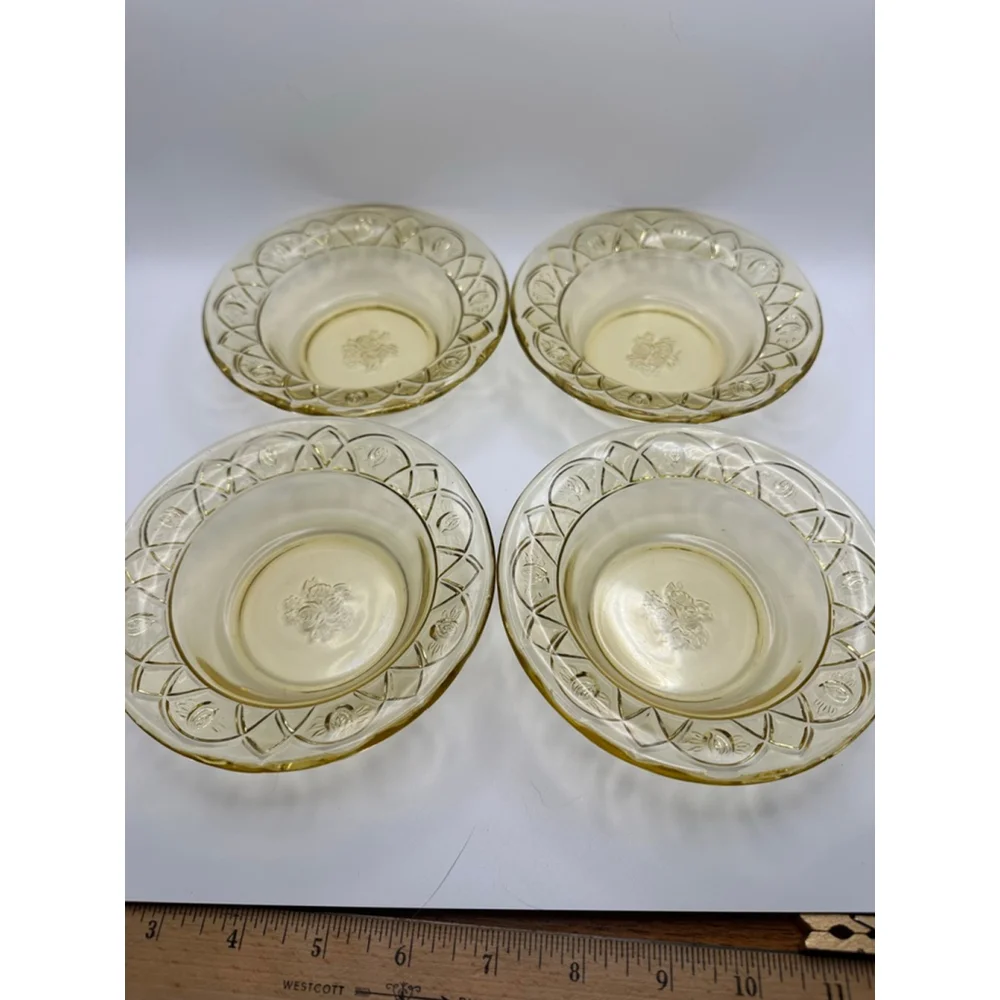 1930s Federal Glass “Rosemary” Dutch Rose Depression Glass Fruit Bowl Set (4)